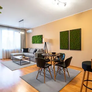  Apartment Cosy Apt Close To Macedonia Square